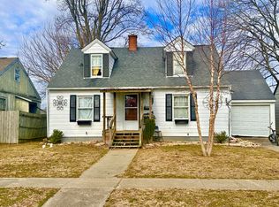 102 Herbert Ave, Carmi, IL 62821