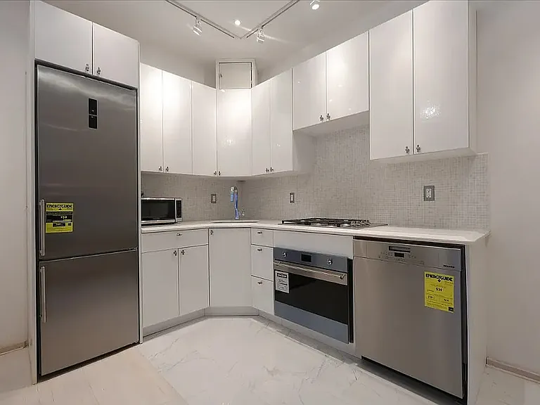 853 7th Ave #2D — Photo 5