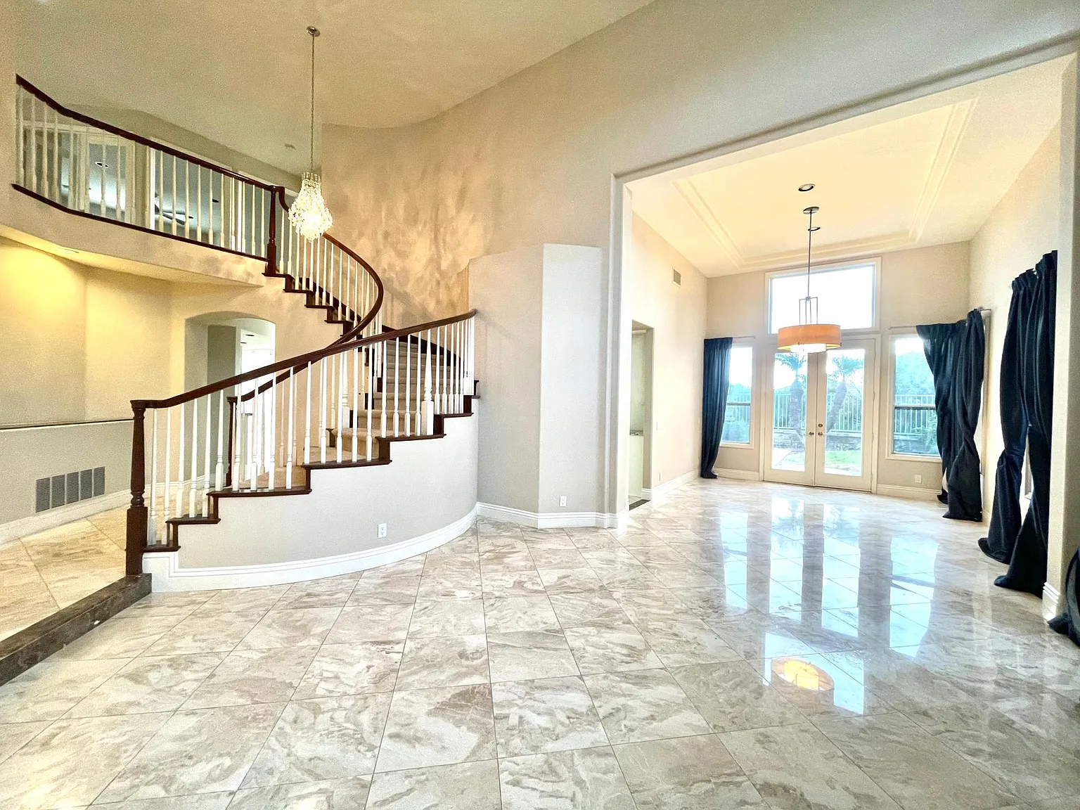 5 bed, 3422 sqft, $8,400 — Photo 2