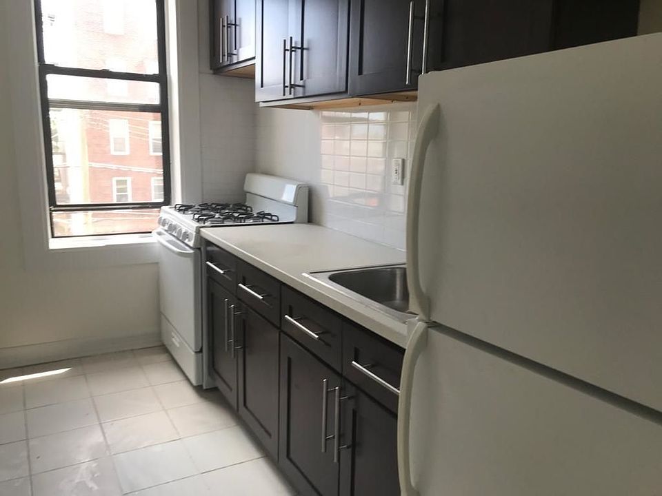 1st image of 915 Avenue T #1
