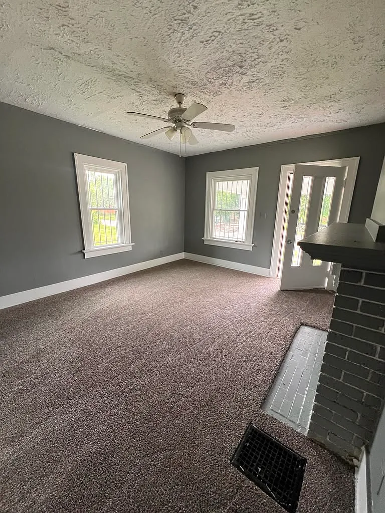 3 bed, 1250 sqft, $1,150 — Photo 2
