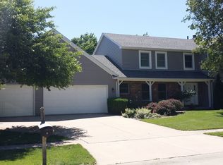 19 Harbor Pointe Cir, Bloomington, IL