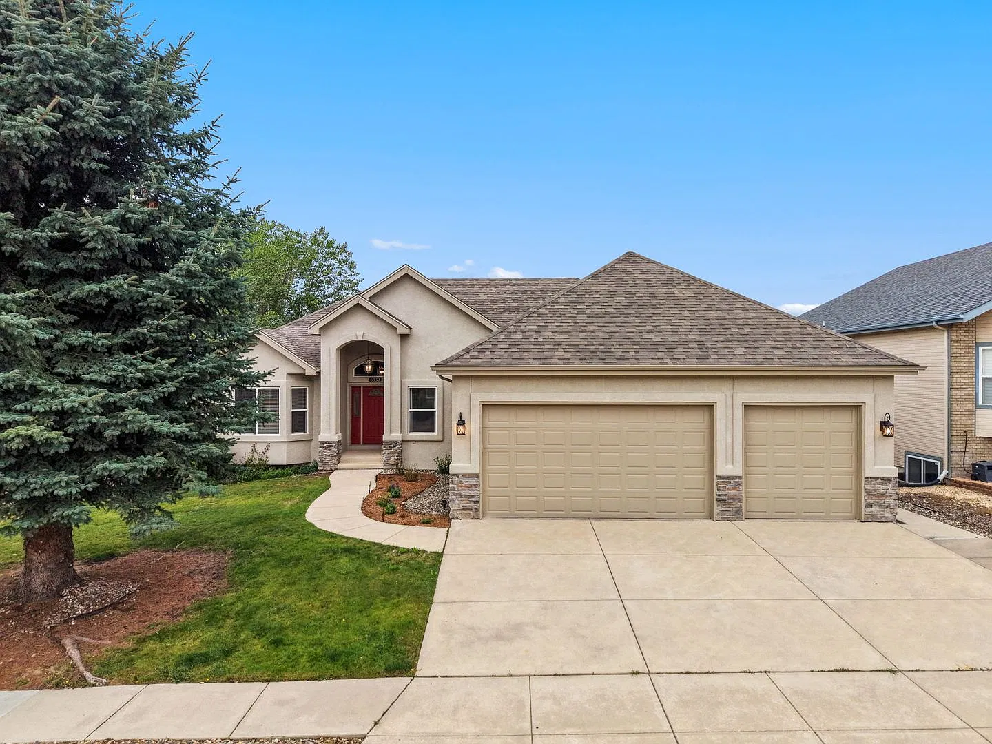 Stunning 5-Bedroom Walk-Out Ranch Style Home with Magnificent Pikes Peak Views — Photo 3