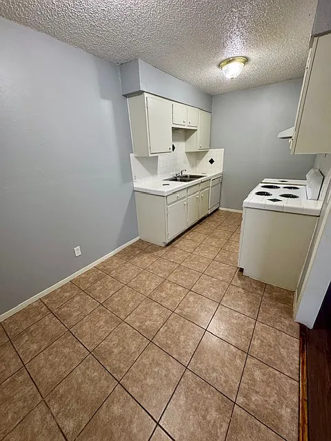 2 bed, 750 sqft, $950 — Photo 2