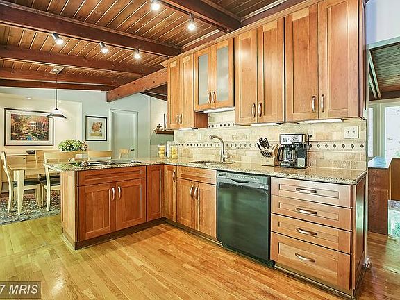 3rd image of 6348 Crosswoods Dr