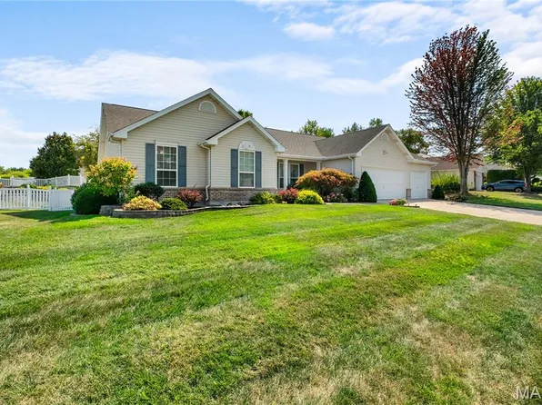 146 Huntington Crossing Dr, Saint Peters, MO 63376