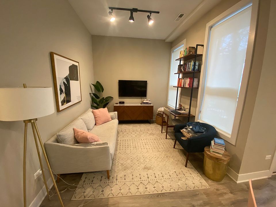 1st image of 935 W Belle Plaine Ave #204