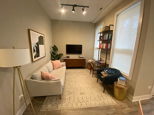 935 W Belle Plaine Ave #204 Photo 1