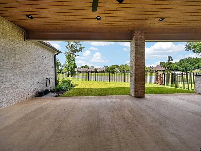 7517 Cross Gate Way — Photo 24