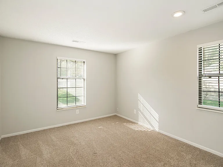 16 Wallingford Dr #16 — Photo 24