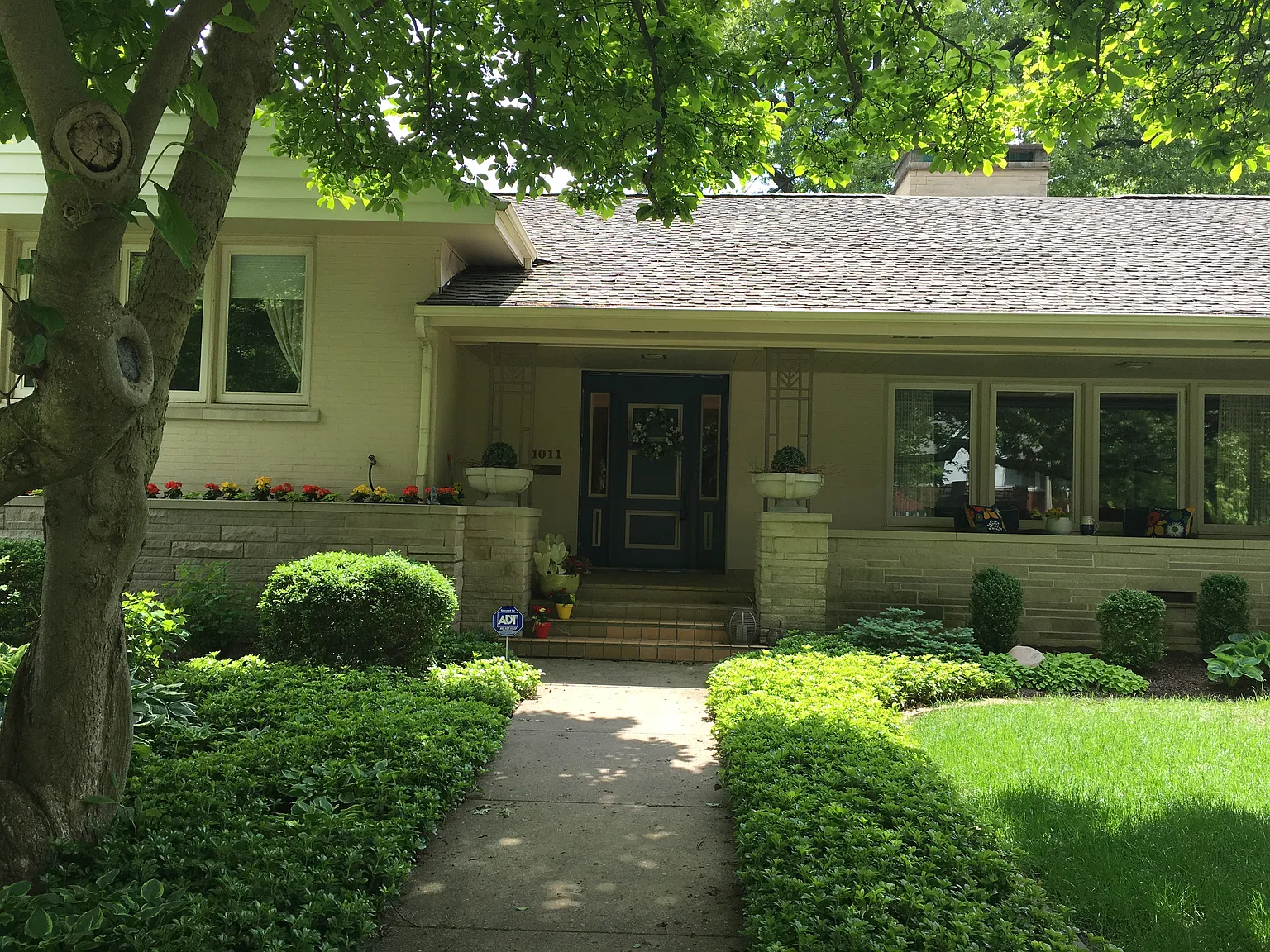 1011 W University Ave photo 1