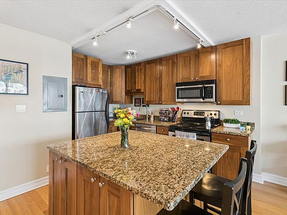 4th image of 2930 N Sheridan Rd APT 1009