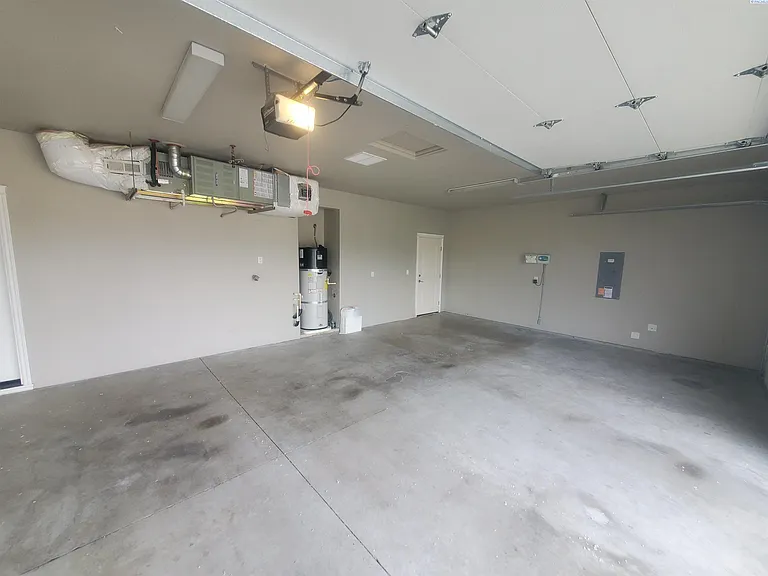 1290 N Oklahoma Pl — Photo 2