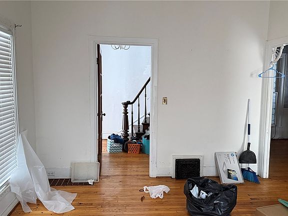 4th image of 3373 Douglas St
