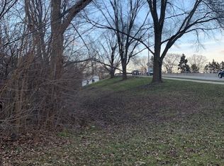 636 E 4th Ave, Naperville, IL 60540