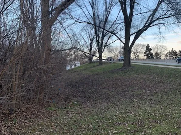 636 E 4th Ave, Naperville, IL 60540