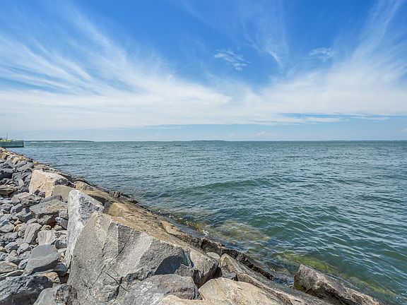 4th image of 52 E Beach Dr