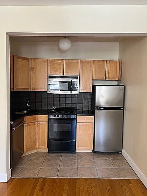 3rd image of 302 8th Ave APT 3F