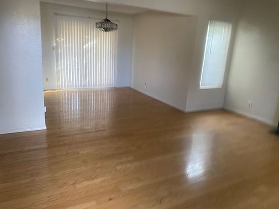 5th image of 166 Serpentine Dr