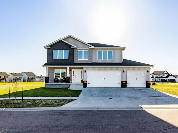 6690 Crofton Ln S, Fargo, ND 58104