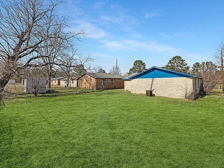 2405 Mamie Dr — Photo 3