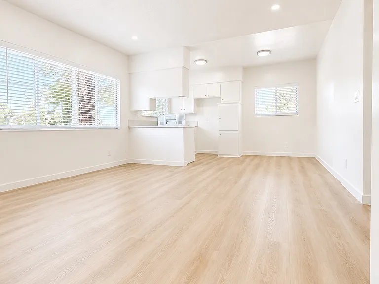 401 E Harvard St #6 — Photo 2