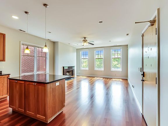3rd image of 1449 N Wicker Park Ave #7b5dd9591