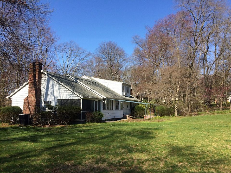 2nd image of 2 Brookview Ct