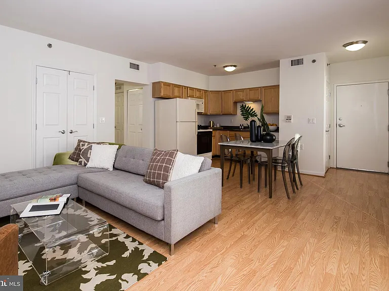 1030 N 2nd St #203 — Photo 16