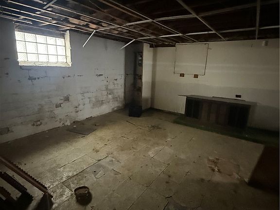 4th image of 13605 Melzer Ave
