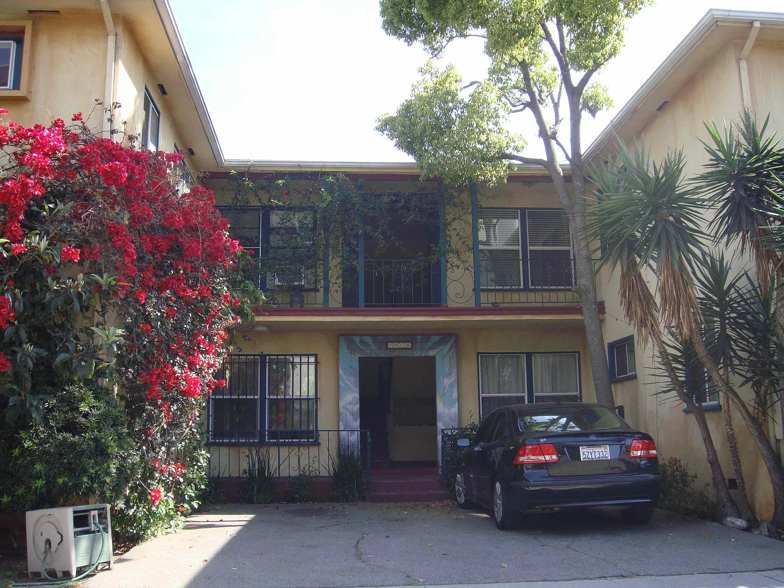 7930 Willoughby Ave — Photo 1