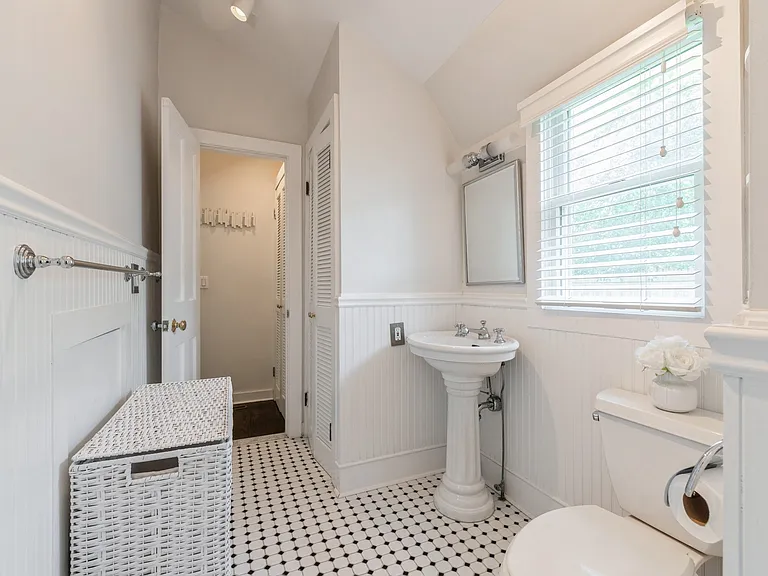252 Hill St — Photo 17