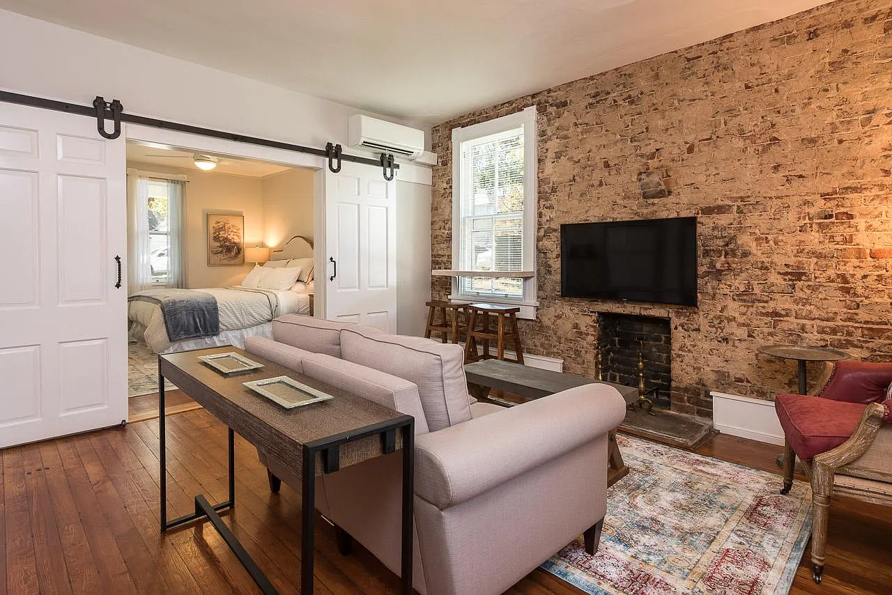 1 bed, 350 sqft, $2,550 — Photo 2