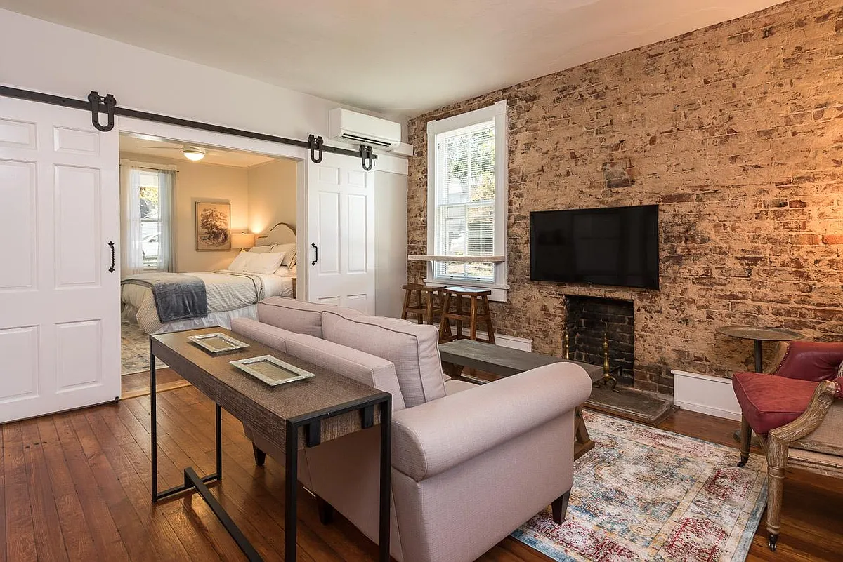 Building Photo - 829 Belmont Ave #1A