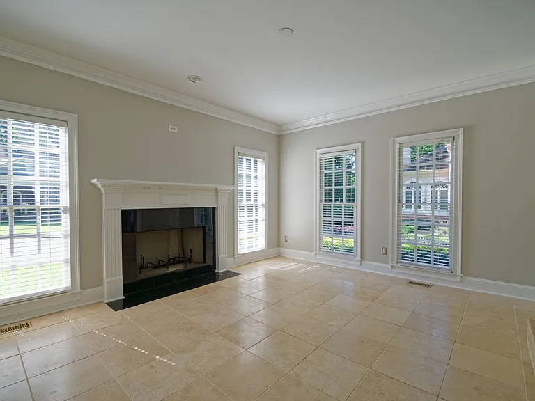 1150 Goodwin Pl NE — Photo 5