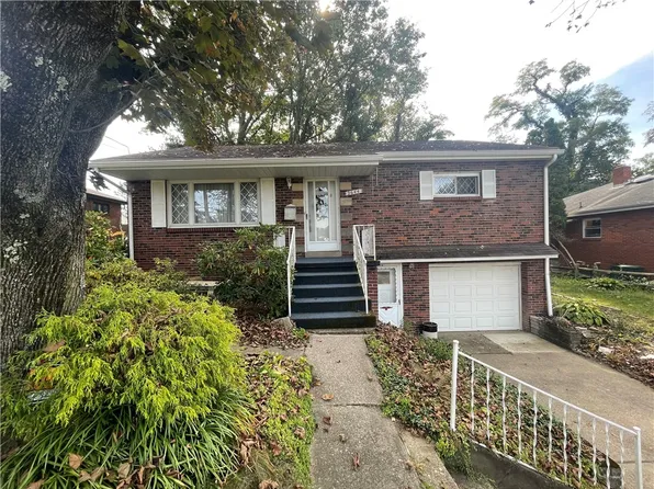 2644 Russell Dr, New Kensington, PA 15068