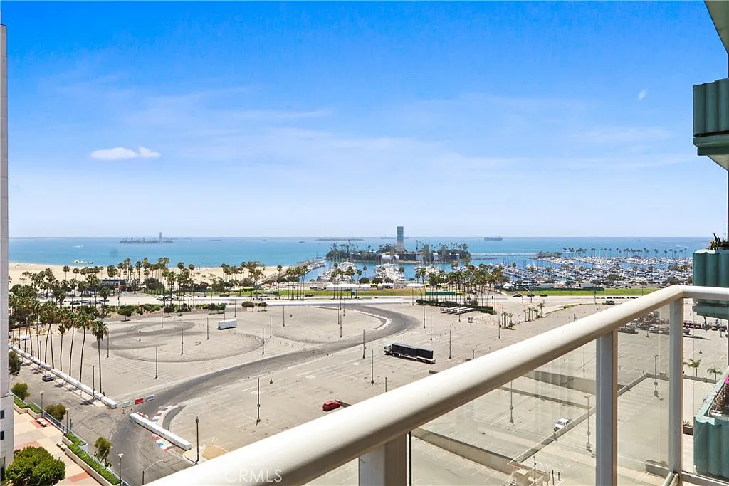 2 bed, 2.0 bath, 1040 sqft, $3,800 — Photo 1