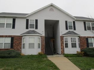 1444 Surrey Ln, Saint Peters, MO