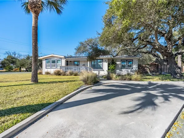 1502 Victoria Ave, Rockport, TX 78382