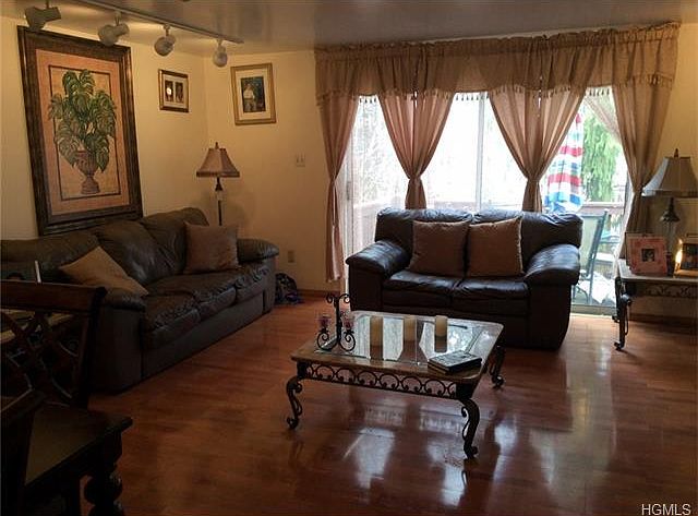 1st image of 1004 Williamsburg Dr