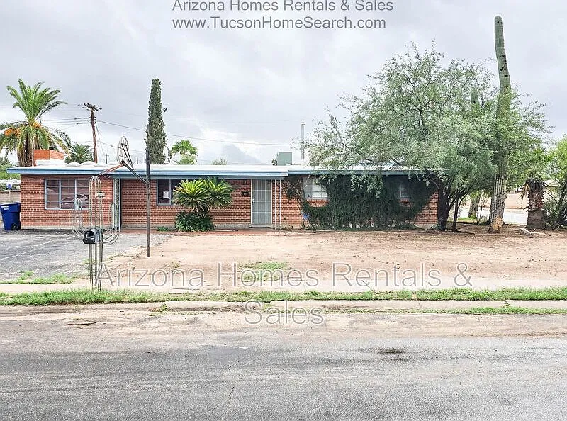 6802 E Kenyon Dr