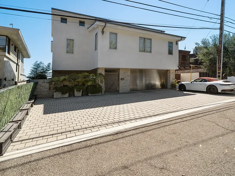 24380 Malibu Rd — Photo 43