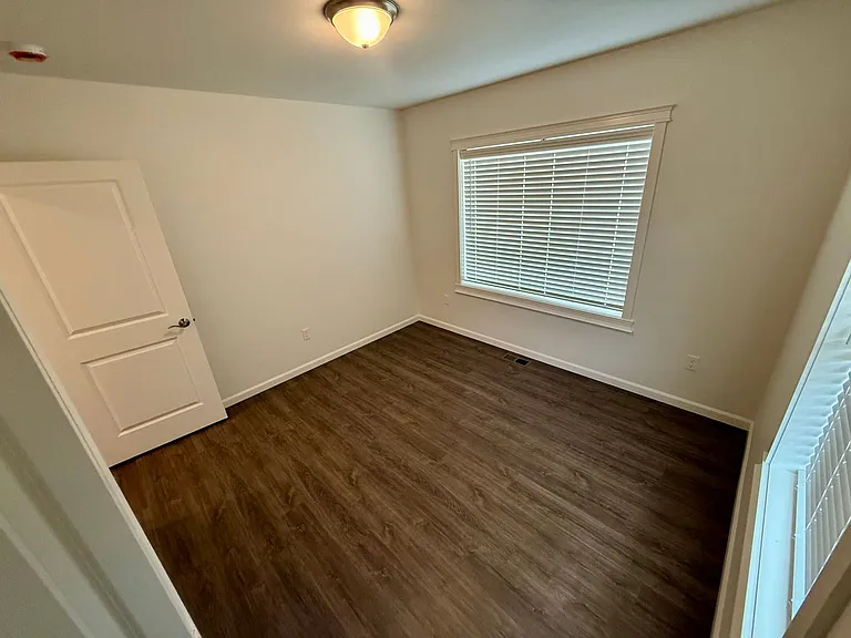 1329 Elm St — Photo 34