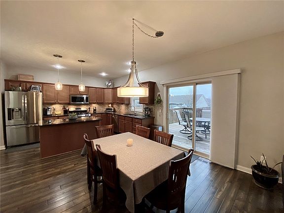 2nd image of 520 SE Sagewood Cir