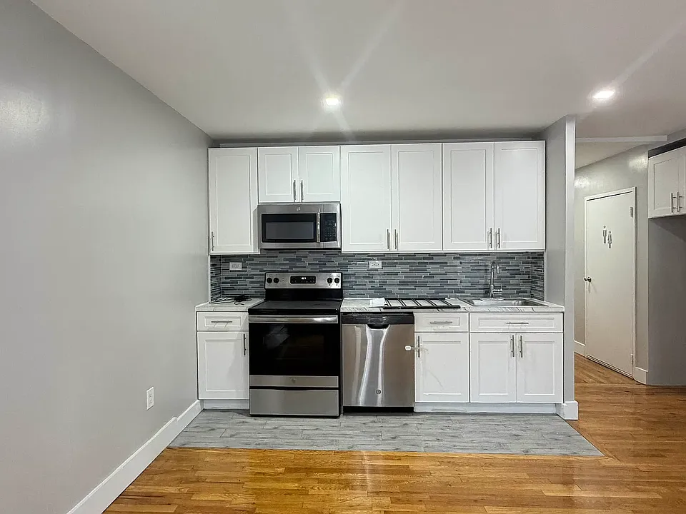 1220 Shakespeare Ave #1BS