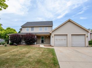 3426 W Lorient Dr, McHenry, IL 60050