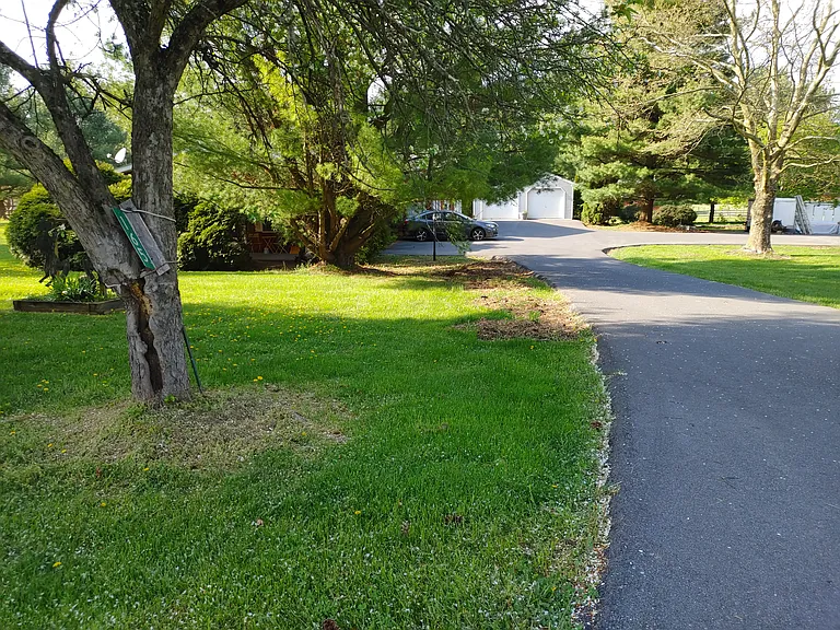 apt entrance & parking