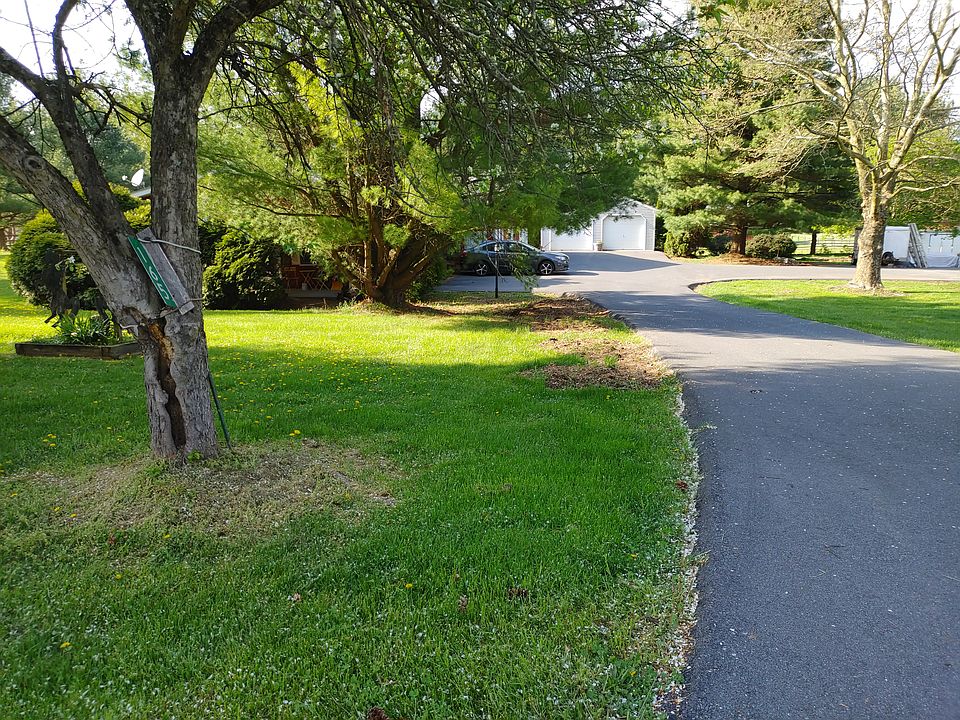 apt entrance & parking