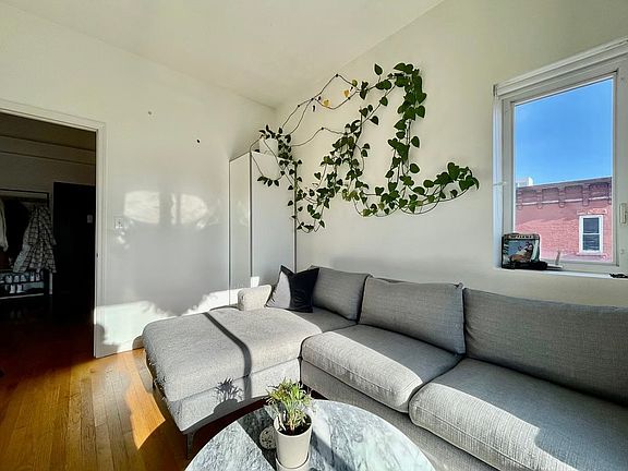 3rd image of 161 Jefferson St APT 2B