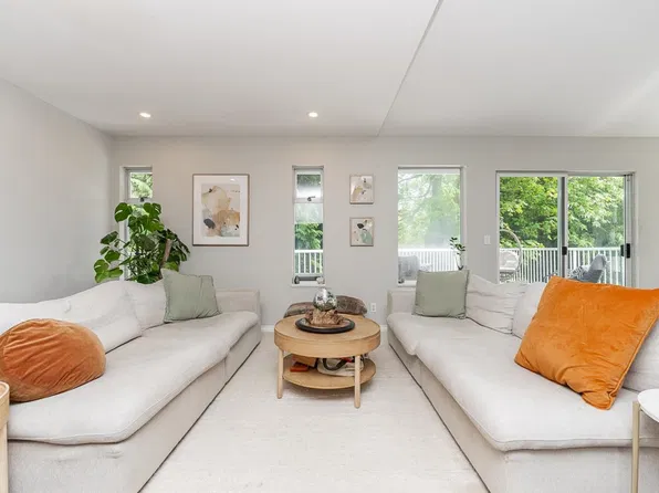 1221 Rochester Ave, Coquitlam, BC V3K 2X3